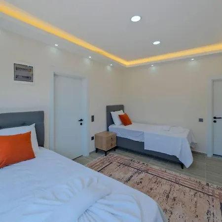 Hotel Luxurious Scarlett *